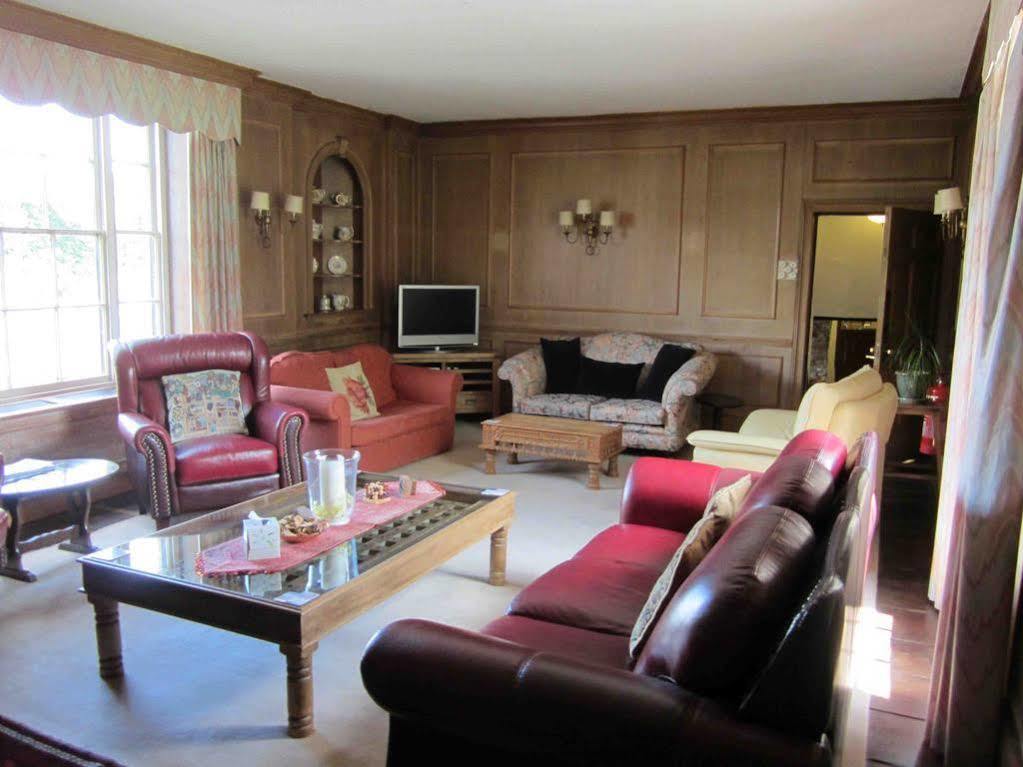 The Three Cocks Coaching Inn Glasbury Экстерьер фото
