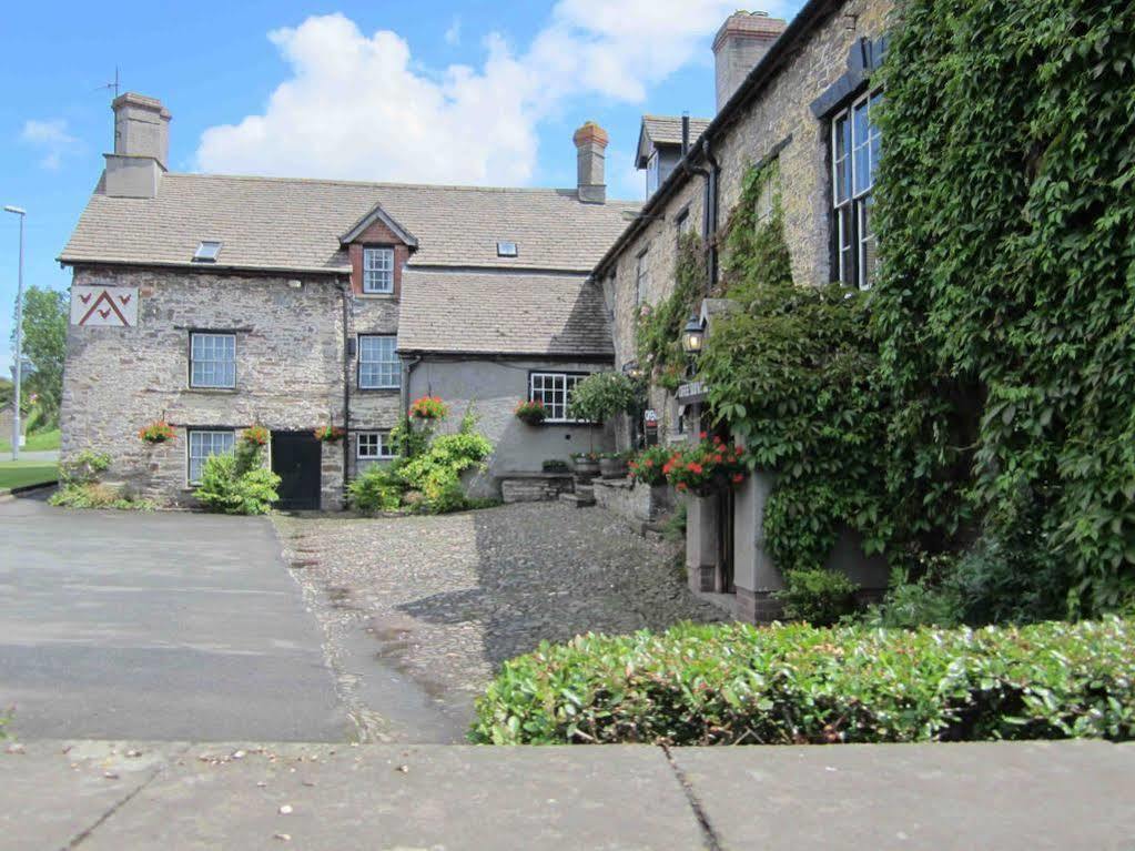 The Three Cocks Coaching Inn Glasbury Экстерьер фото